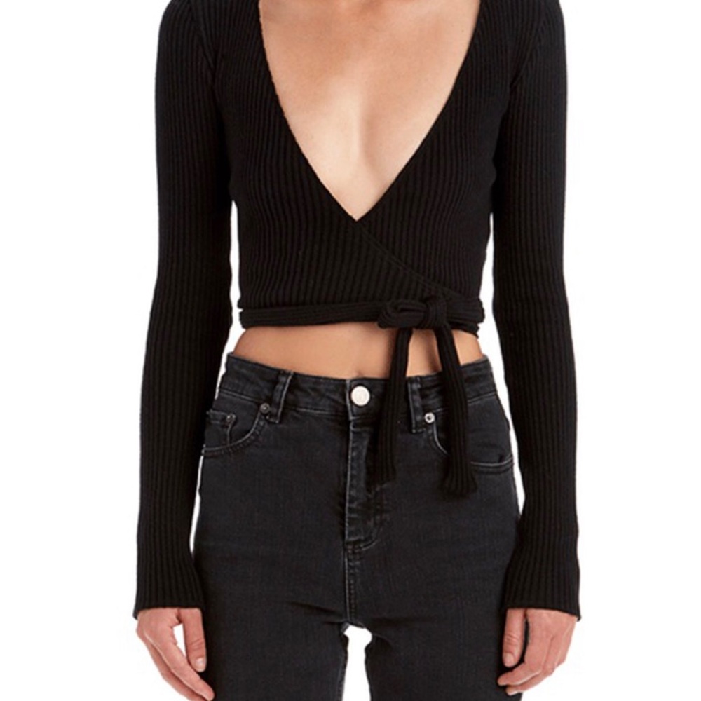 AYAI black ceil wrap top